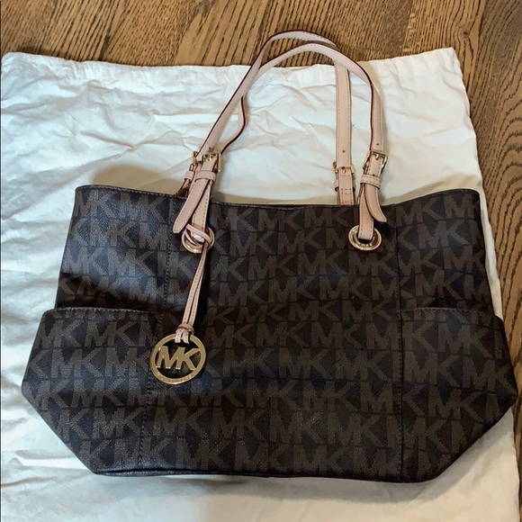 Michael Kors Signature Tote - Picture 4 of 5